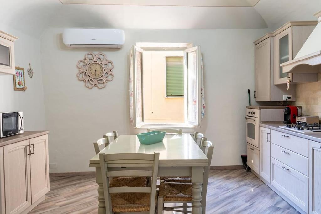 Casa Vacanze L'Angolo Fiorito Bettolle Esterno foto