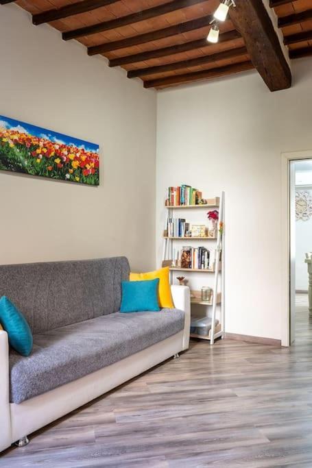 Casa Vacanze L'Angolo Fiorito Bettolle Esterno foto