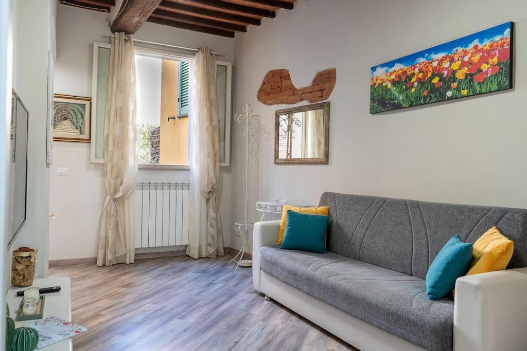 Casa Vacanze L'Angolo Fiorito Bettolle Esterno foto