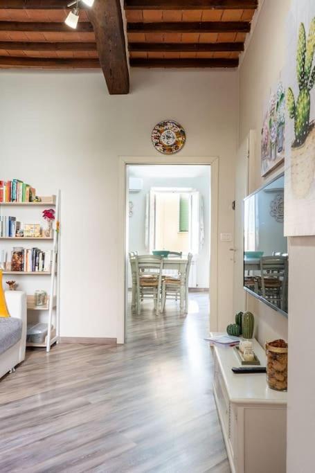 Casa Vacanze L'Angolo Fiorito Bettolle Esterno foto